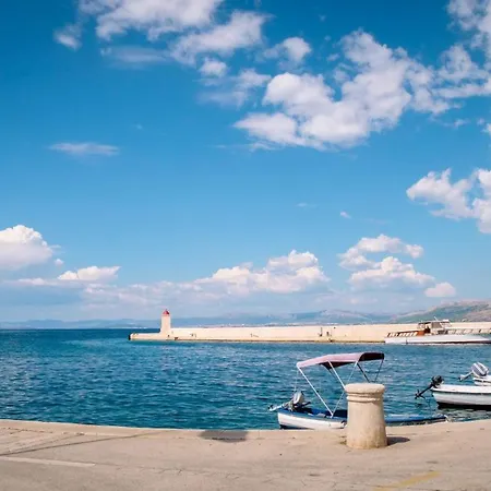 Апартаменты Zora Near Pebbled Beach Постира