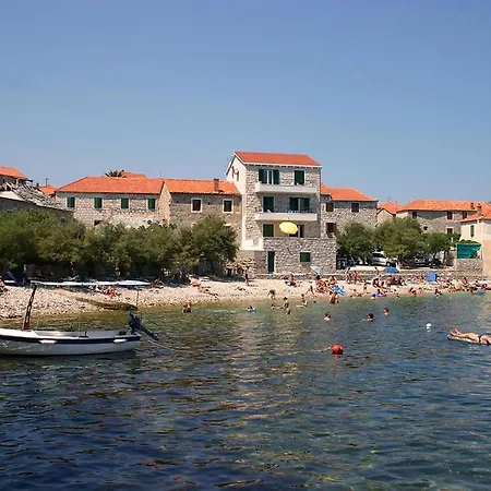 Zora Near Pebbled Beach Апартаменты